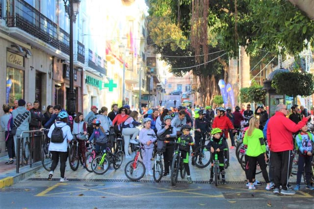 Buen ambiente en el tradicional Paseo Ciclista de Reyes en Águilas