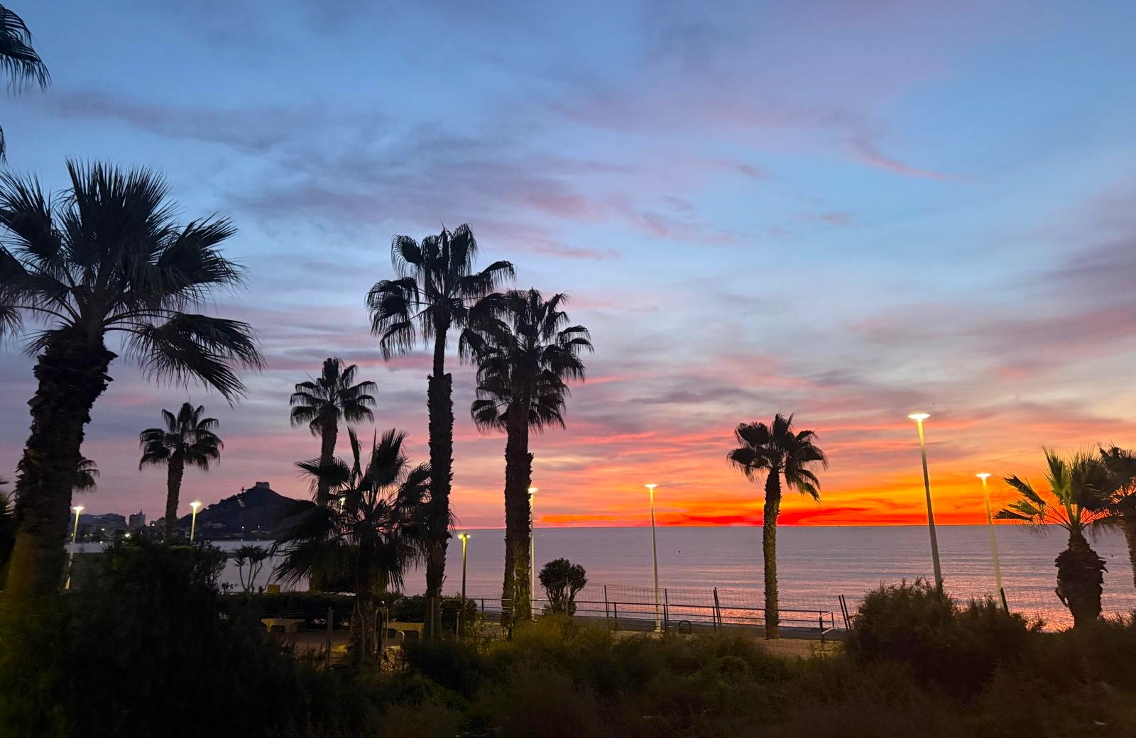 Aviso amarillo por fenómenos costeros en Águilas: viento fuerte y oleaje hasta el viernes