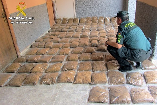  La Guardia Civil incauta en Águilas y otros municipios cerca de 200  kilos de picadura de tabaco de contrabando