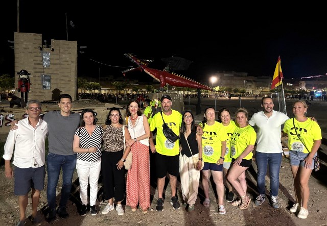 El ambiente festivo vuelve a llenar las calles de Águilas en la Noche de San Juan