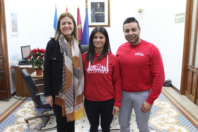 Estephanía Solorzano, campeona absoluta de Powerlifting en su debut a nivel nacional