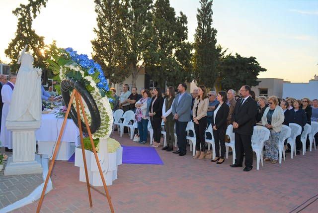 Misa en el cementerio  de Águilas en memoria de los Fieles Difuntos 