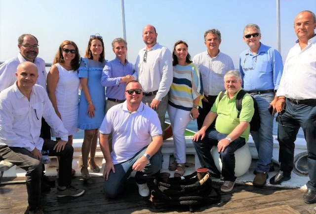 Una delegación institucional y académica brasileña visita Águilas para conocer los avances de las piscifactorías 