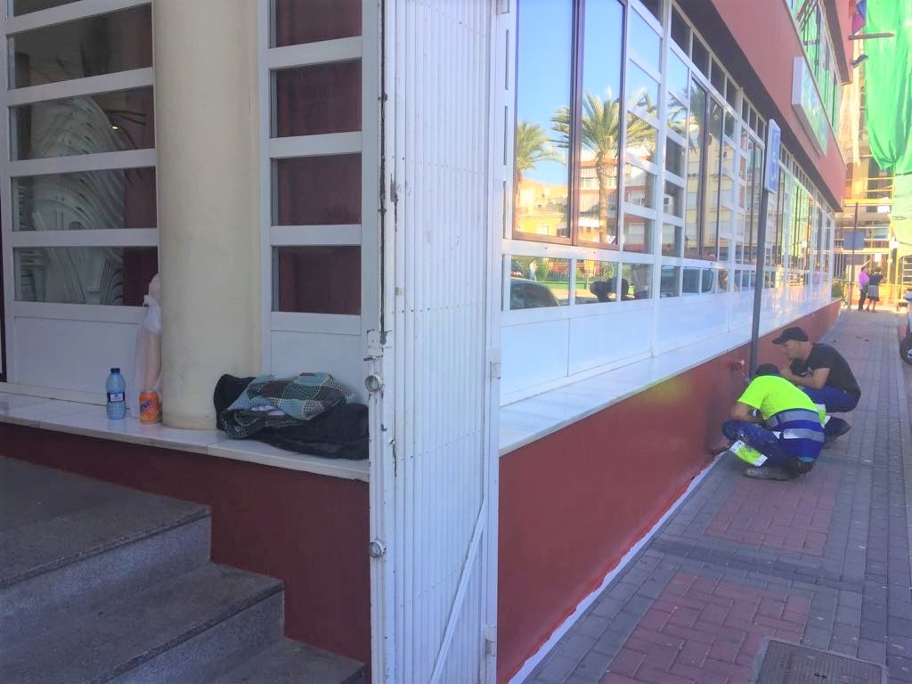 El Ayuntamiento de Águilas lleva a cabo trabajos de mejora en el Centro Municipal de la Tercera Edad