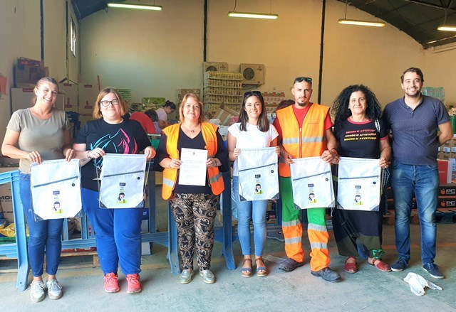 Éxito rotundo de la campaña solidaria de Looije realizada en Águilas con los afectados por la DANA en Los Alcázares 