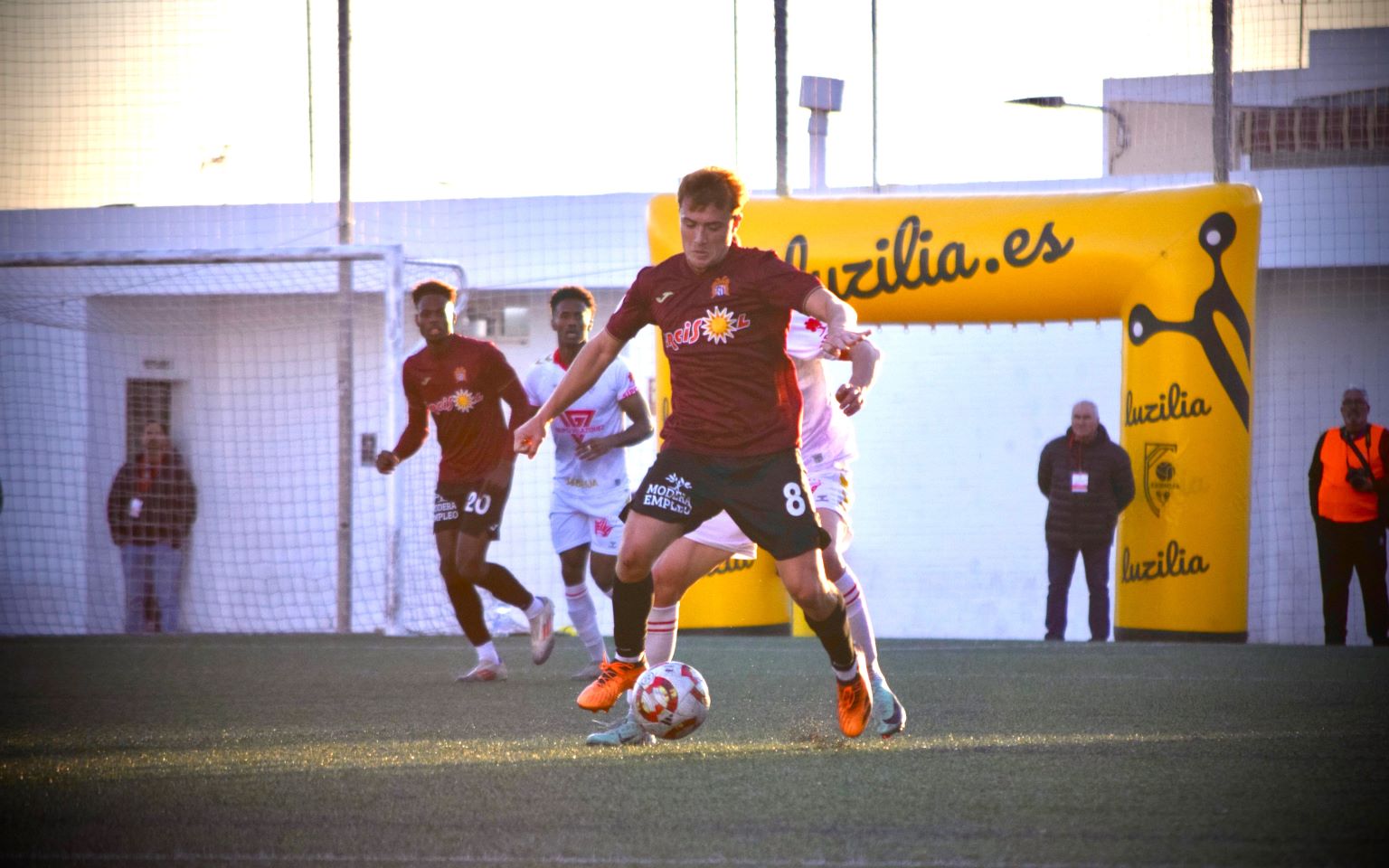 El Águilas cierra la primera vuelta con un valioso empate ante el Antoniano en un partido en el que fue mejor que su rival tras el descanso