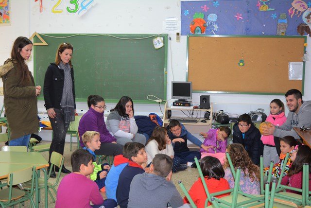 85 niños participan en la “Escuela de Navidad. Días No Lectivos” de Águilas