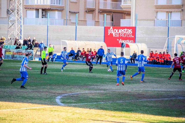 El Águilas FC vence 3-0 al Huércal-Overa y confirma su buen momento