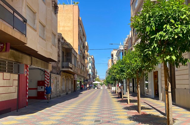 El PP considera necesario instalar toldos para sombras en la calle peatonal Conde de Aranda