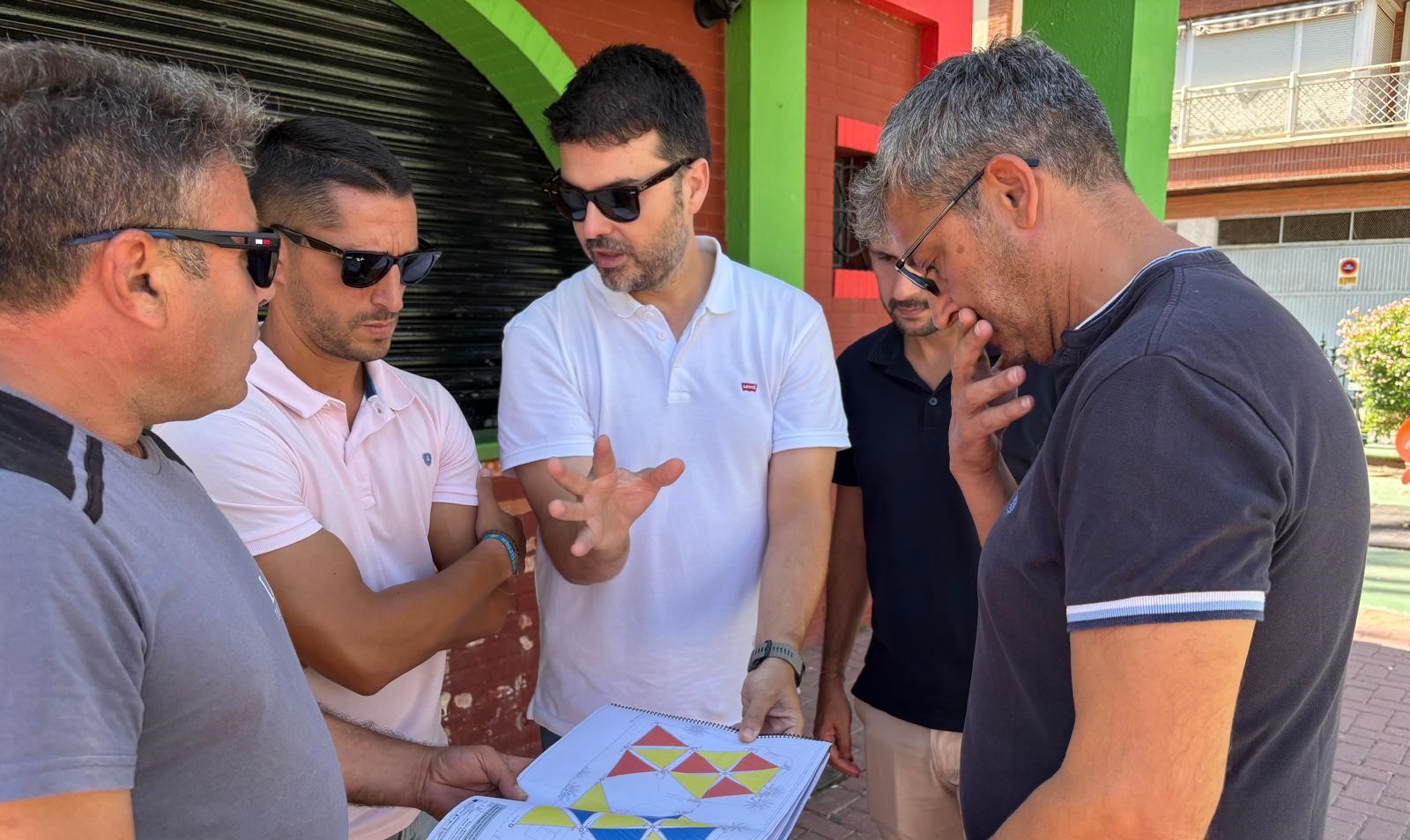 Comienzan los trabajos para la instalación de toldos en el parque Robles Vives de Águilas