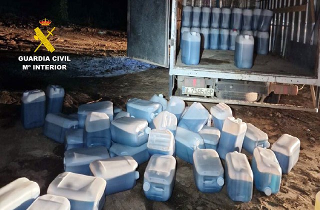 La Guardia Civil desmantela un grupo criminal que suministraba gasolina a pateras taxi y narco lanchas