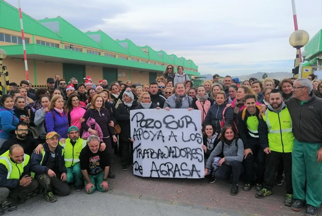 Los trabajadores de Agrasa en huelga vivieron ayer uno de los días más emotivos al recibir la solidaridad de sus compañeros de gremio  