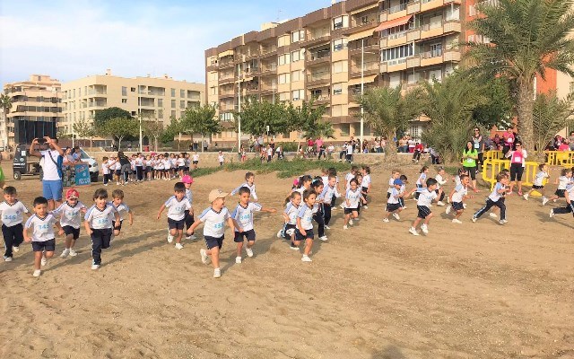 Éxito de participación en la carrera solidaria del Domund organizada por el colegio María Inmaculada de Águilas 