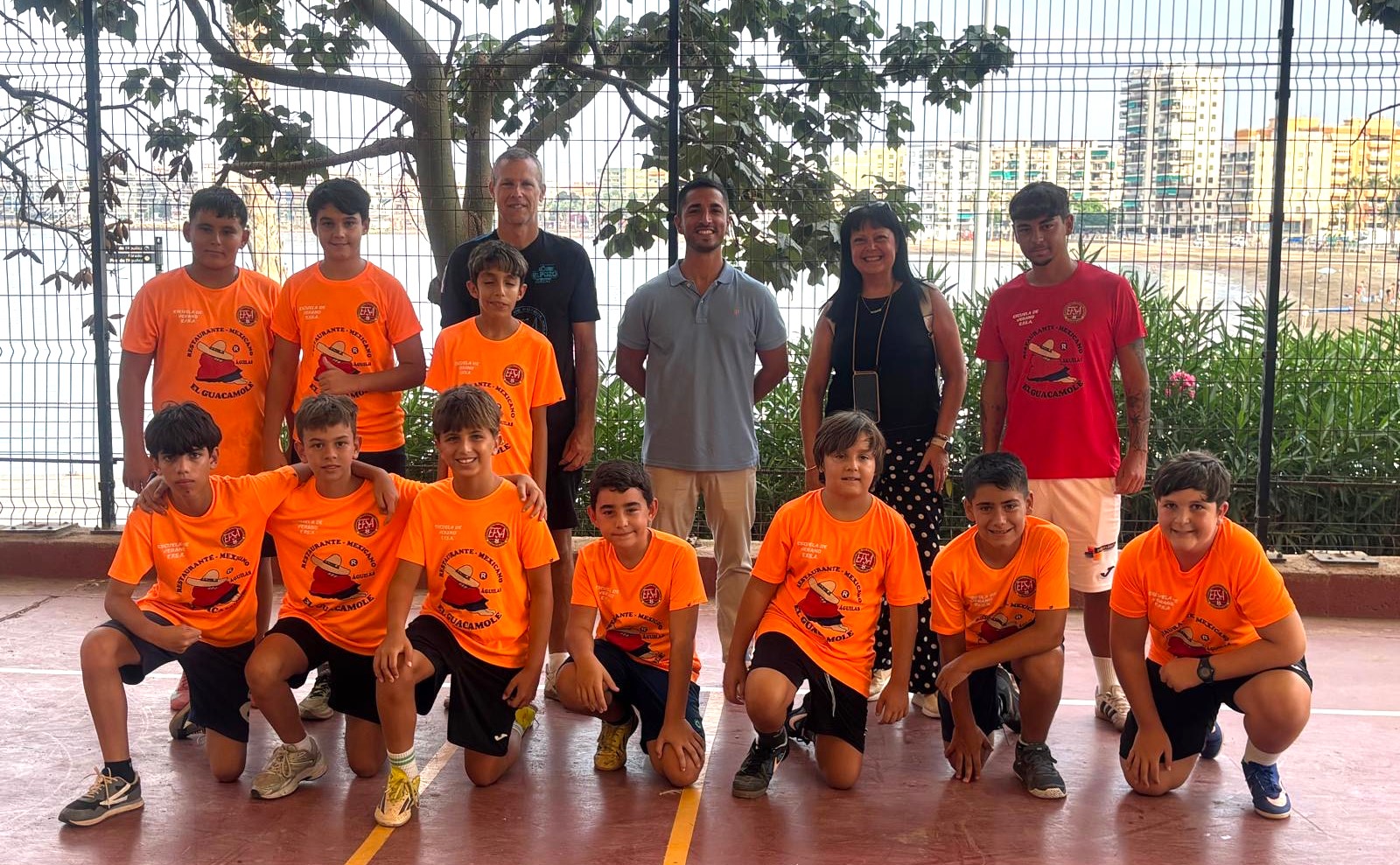 La Escuela de Fútbol Sala Águilas clausura su tradicional curso de verano con 31 participantes y el debut del rugby playa
