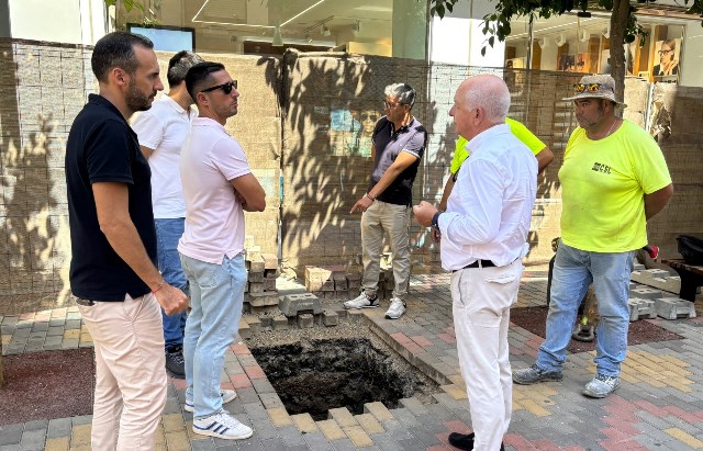 Comienzan los trabajos de instalación de sombras en la calle Conde de Aranda de Águilas