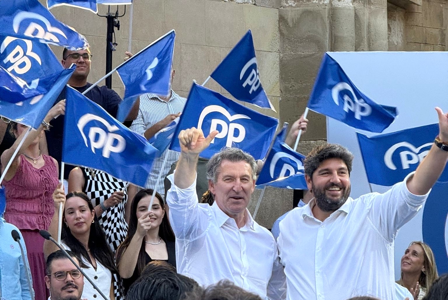 El PP de Águilas arropa a Núñez Feijóo en su visita a Murcia