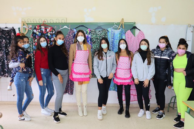 Un curso de costura dirigido a mujeres gitanas muestra el gran potencial de sus alumnas