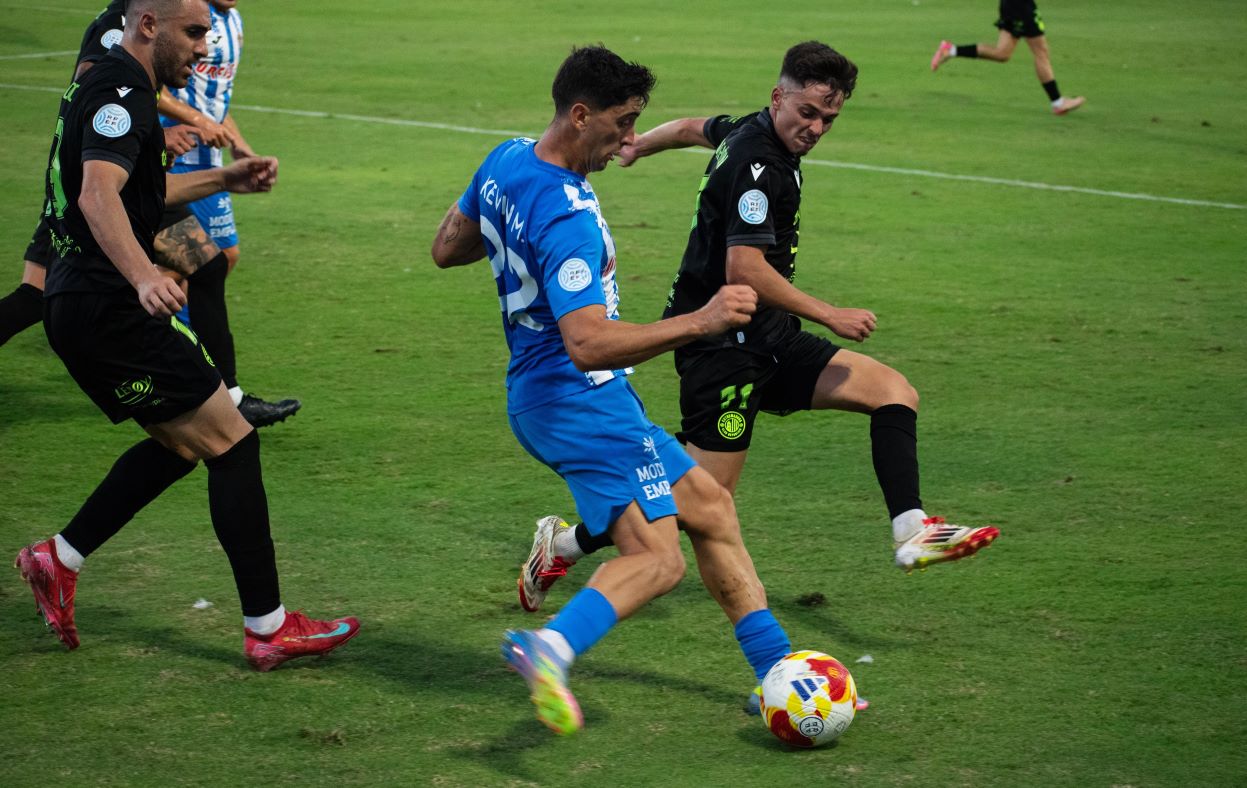 El Águilas se deja remontar ante el Extremadura y cosecha su primera derrota de la temporada