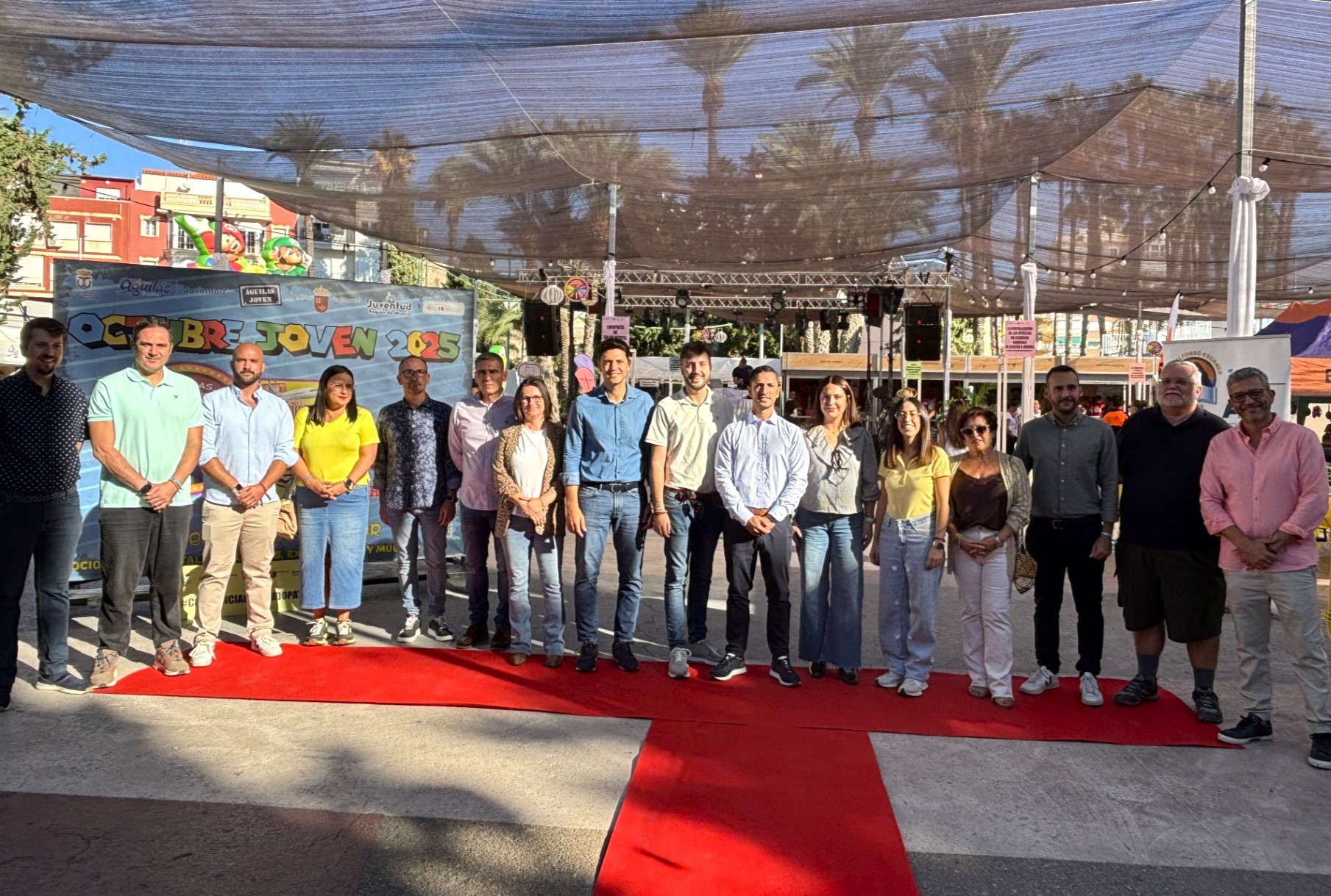 La Feria de Asociaciones del Octubre Joven celebra su XXV aniversario con la mayor participación de su historia