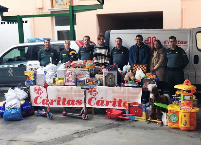 La Guardia Civil ha desarrollado una campaña solidaria a favor de Cáritas en Murcia y Águilas