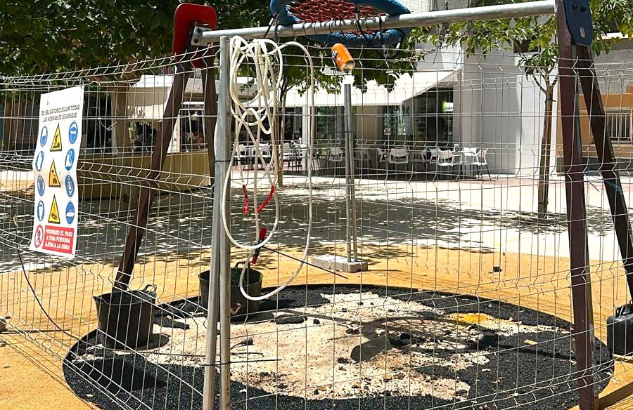 Esta semana concluyen las obras de reparación en la zona infantil de la Plaza Gutiérrez Mellado