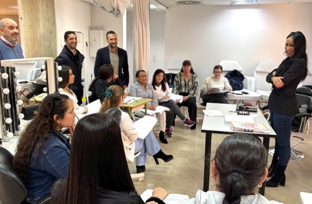 El Ayuntamiento de Águilas impulsa un curso de estética para mejorar la empleabilidad de personas desempleadas