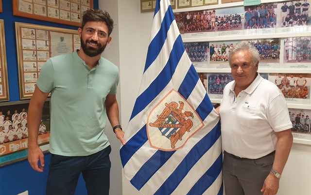 El Águilas FC presenta al nuevo entrenador blanquiazul