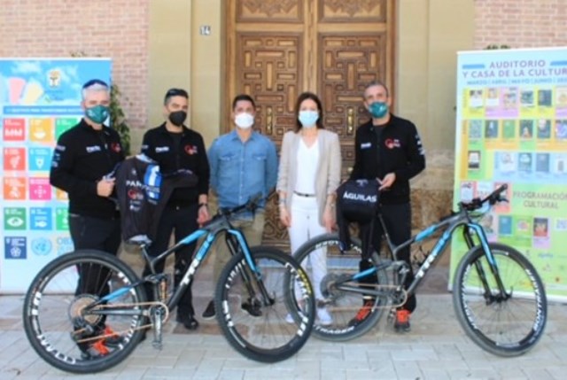 Recepción oficial a la representación de ciclistas aguileños que participarán en el Andalucía Bike Race