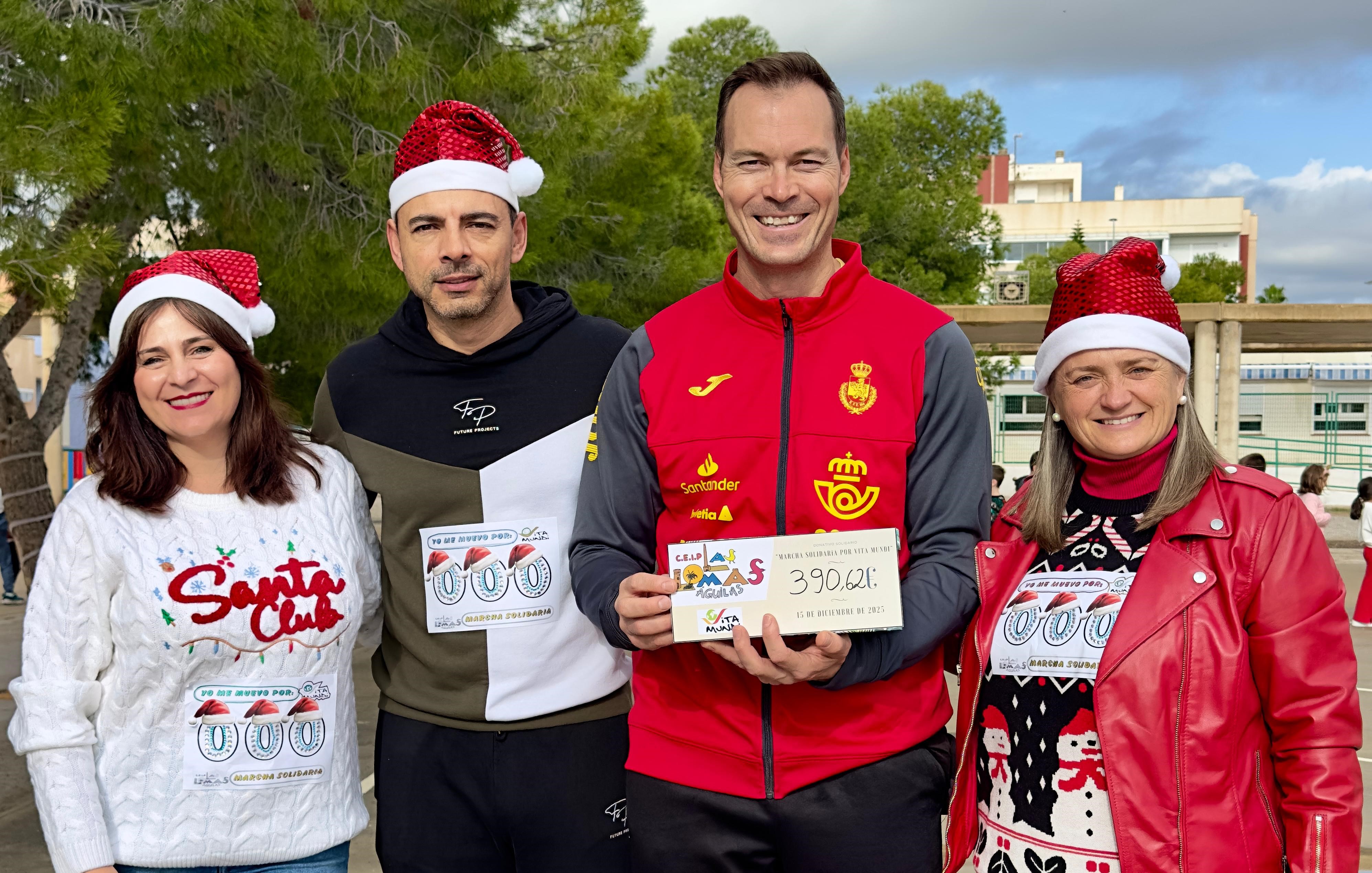 El CEIP Las Lomas de Águilas realiza una recolecta solidaria a favor de la ONG Vita Mundi