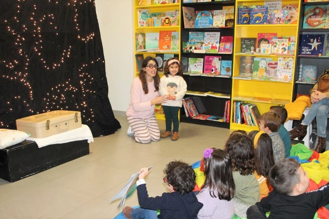 Centro Papel Águilas inaugura un nuevo rincón dedicado a la lectura infantil  