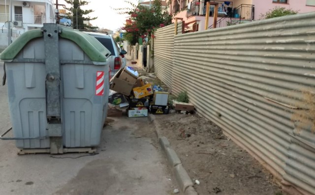 El Partido Comunista denuncia el estado de suciedad que presentan algunas calles de la pedanía aguileña de Calabardina