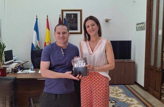 El aguileño Manuel Escarabajal Villalba presenta su nuevo libro “La Gota Negra”