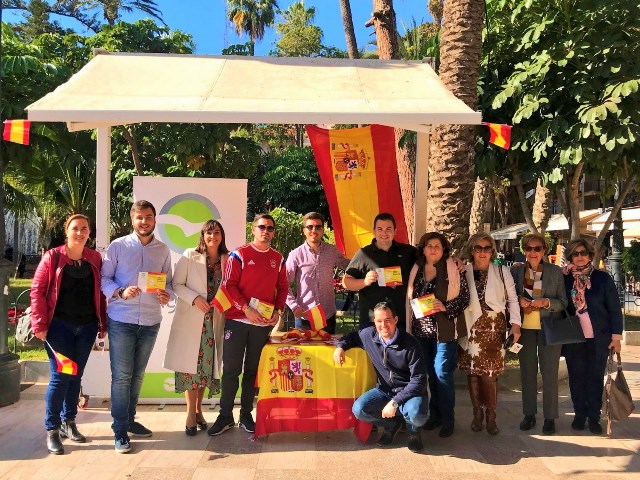 NNGG de Águilas celebra el Día de la Constitución sacando a la calle la campaña ‘Nos une España’