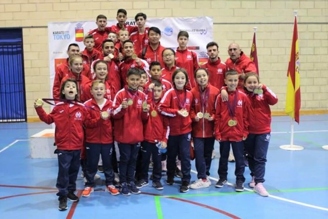 Lluvia de medallas para el Club Kárate Águilas en el Campeonato Regional de Promoción 