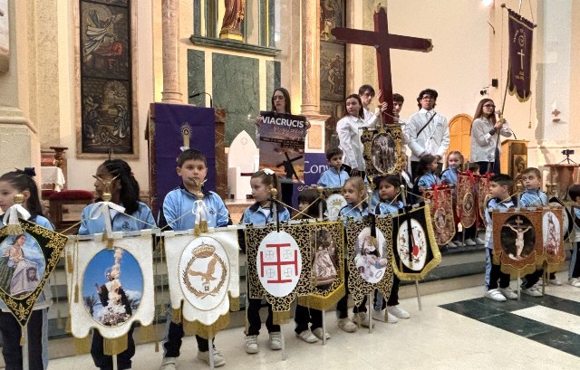 El colegio María Inmaculada de Águilas presenta la Semana de Pasión del centro