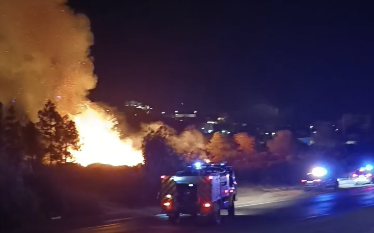 Un pequeño incendio de matorrales moviliza a los cuerpos de emergencia en Águilas