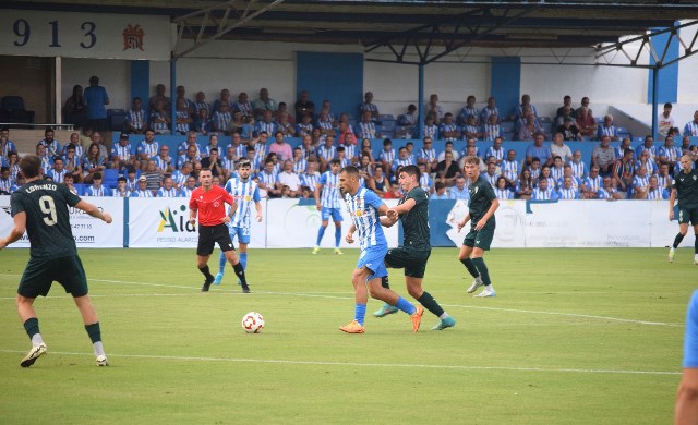 El Águilas FC suma un punto de locura para estrenar el casillero