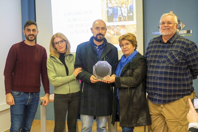  Chic y Zapatería Pepe García, ganadores del concurso de escaparates de la Asociación de Comerciantes e Industriales de Águilas