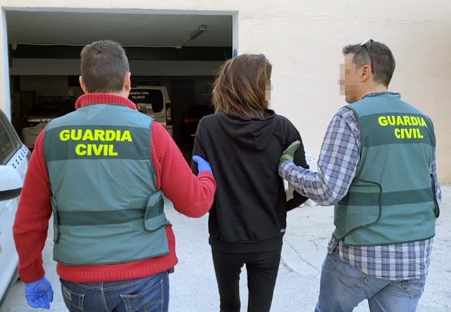 La Guardia Civil detiene a una pareja de Águilas dedicada a estafar y a robar a personas de avanzada edad 