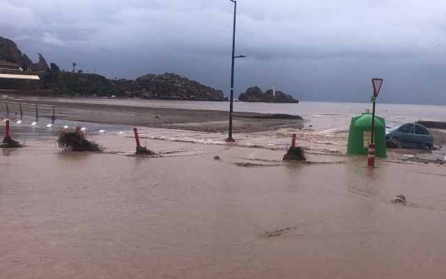 La lluvia provoca varios incidentes en Águilas a primera hora de la mañana  