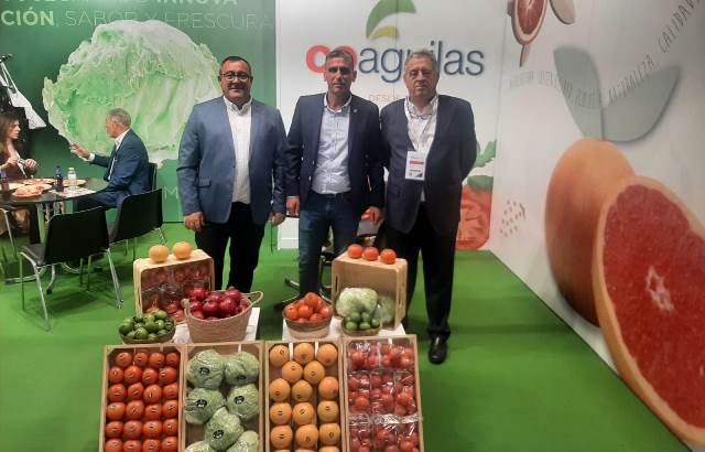 El edil de Agricultura destaca la importancia del producto aguileño en la Feria Fruit Attraction