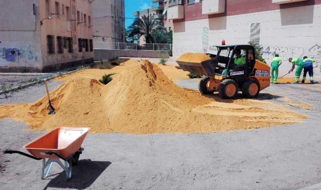 El Ayuntamiento de Águilas trabaja en la puesta en valor dos zonas verdes del municipio