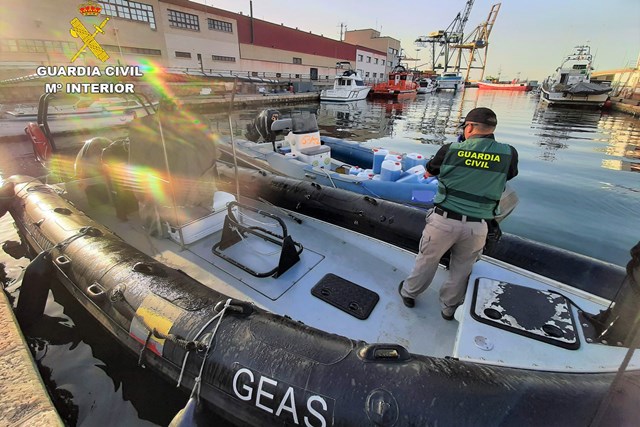 La Guardia Civil intercepta en aguas de Águilas una lancha con 700 litros de combustible a bordo