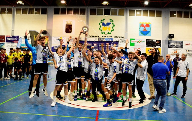 El equipo cadete masculino del Club Balonmano Águilas se proclama campeón regional