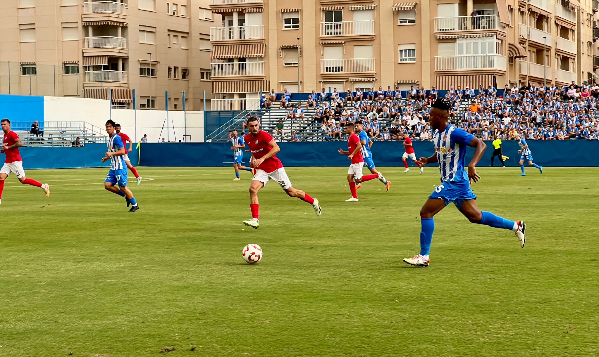 El Águilas recibe mañana sábado al Cádiz Mirandilla tras una semana marcada por las polémicas arbitrales y con la eliminatoria de Copa del Rey en el horizonte