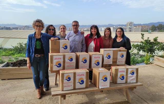 El IES Alfonso Escámez de Águilas dona material escolar a alumnos víctimas de la DANA en valencia