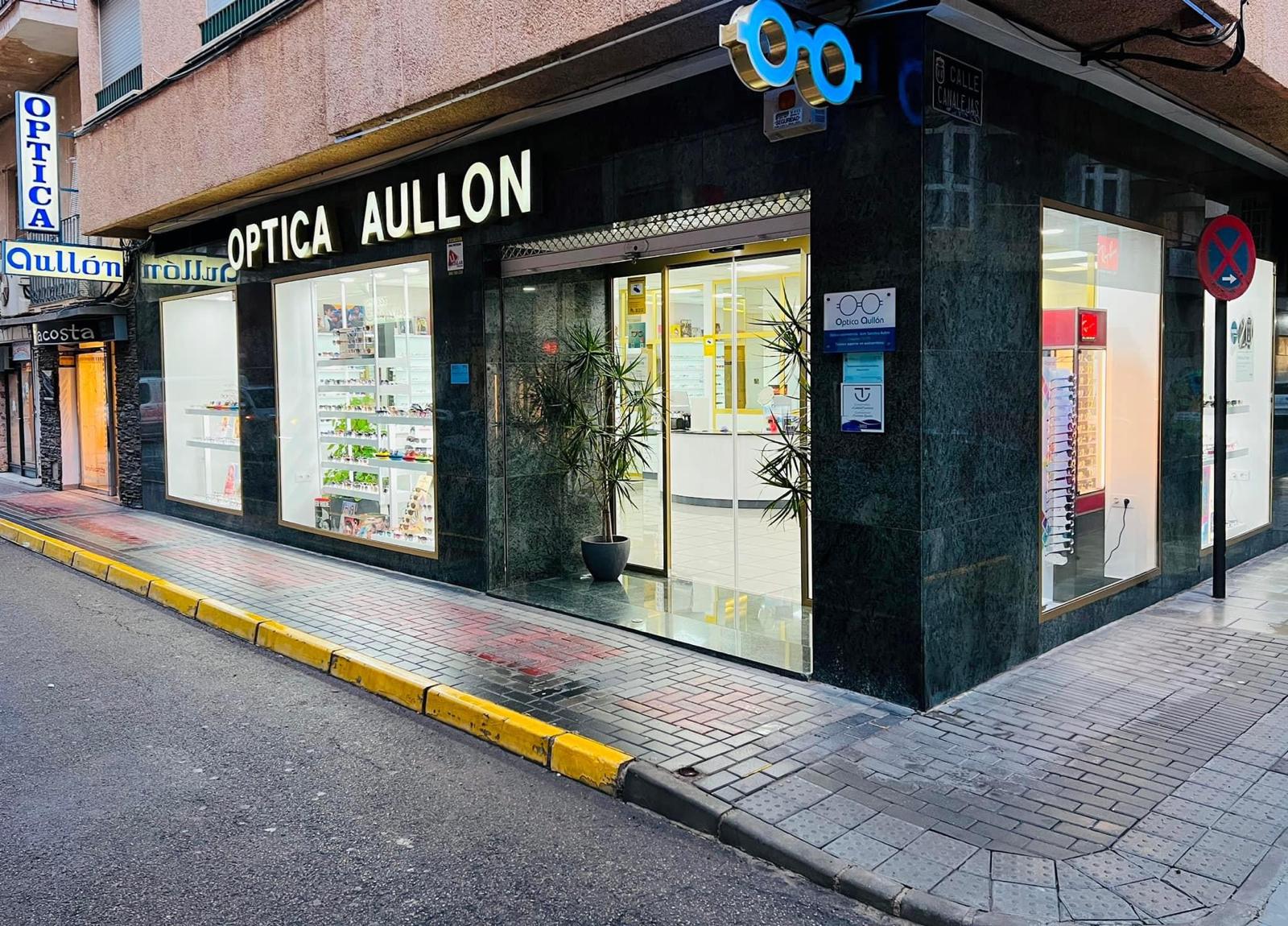 Óptica Aullón recuerda que está abierta la convocatoria de ayudas para sufragar gastos de gafas y audífonos para mayores de 65 años