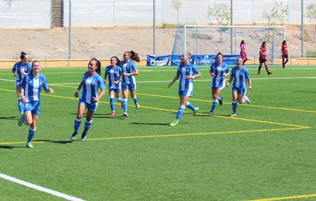 La UD Águilas Femenino deja una buena imagen en su debut liguero en casa, a pesar de su derrota frente al Valencia B 