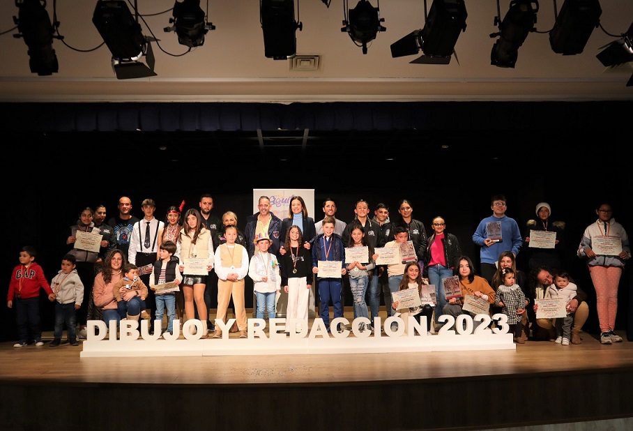 Los escolares participan en el XXVIII Concurso de Dibujo y Redacción del Carnaval