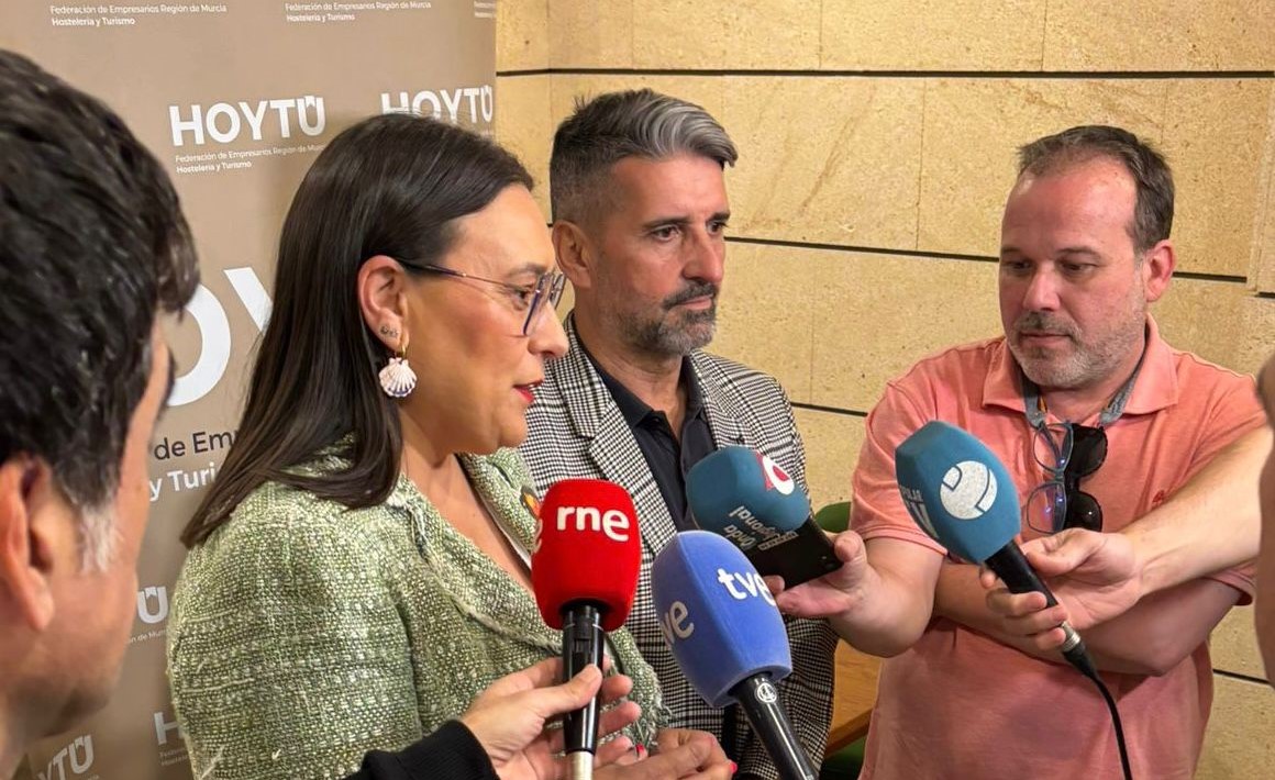 Reverte resalta la importancia del turismo como motor de crecimiento económico y generación de empleo en enclaves como Águilas